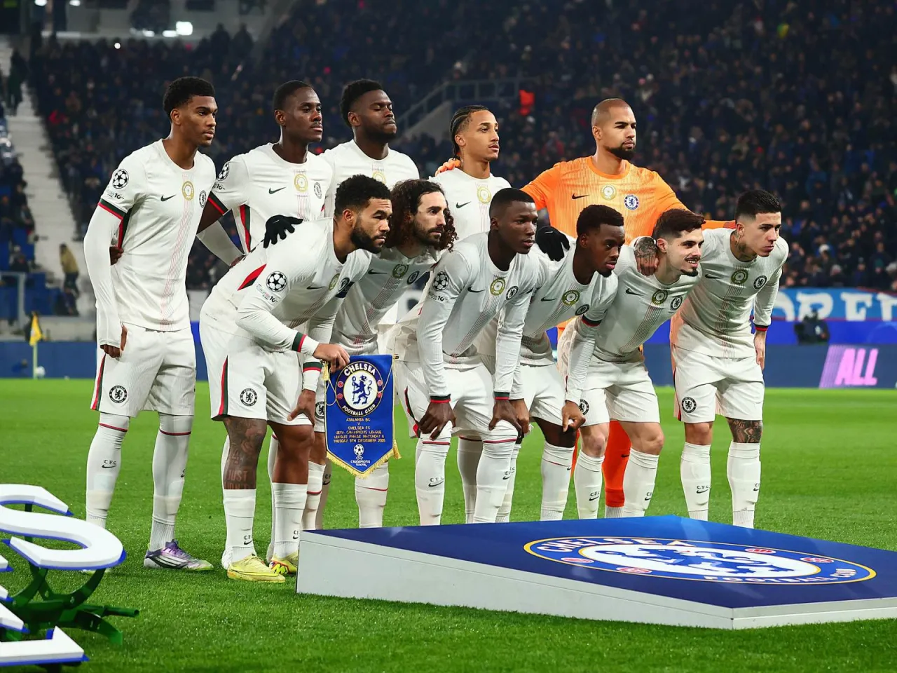 Chelsi Gretsiya yarim himoyachisi Karetsasni sotib olishi mumkin